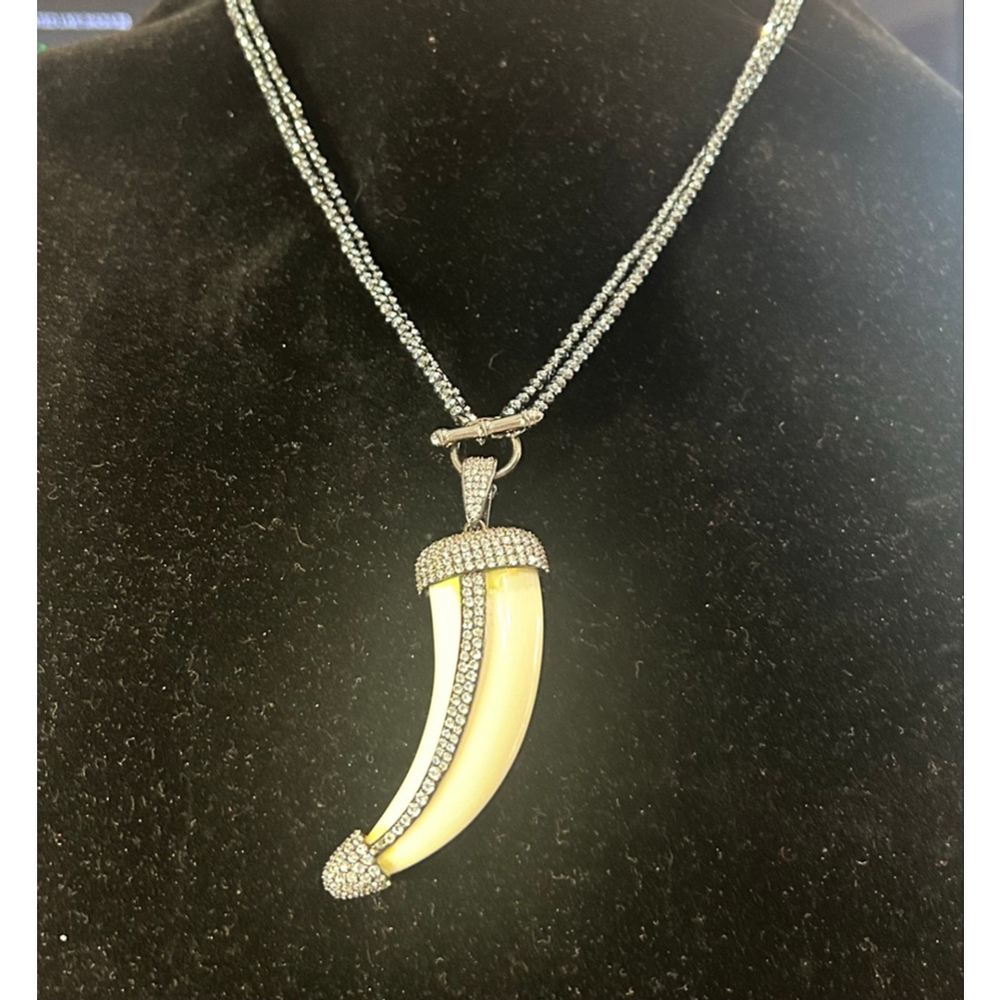 Women's beautiful bling western Necklace Cream Pendant adjustable 16” to 32”